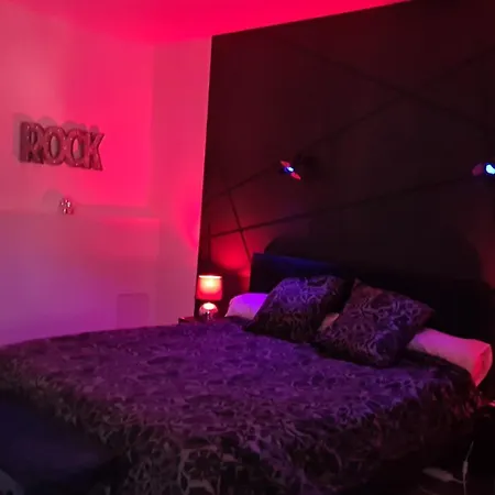 Bed & Breakfast La Fermette A - Zen, Lit Double Avec Grand Bureau Donnant Sur Cour Au Carre *