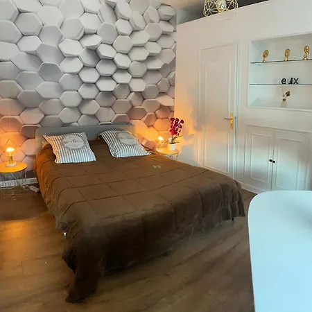 Bed & Breakfast La Fermette A - Zen, Lit Double Avec Grand Bureau Donnant Sur Cour Au Carre *